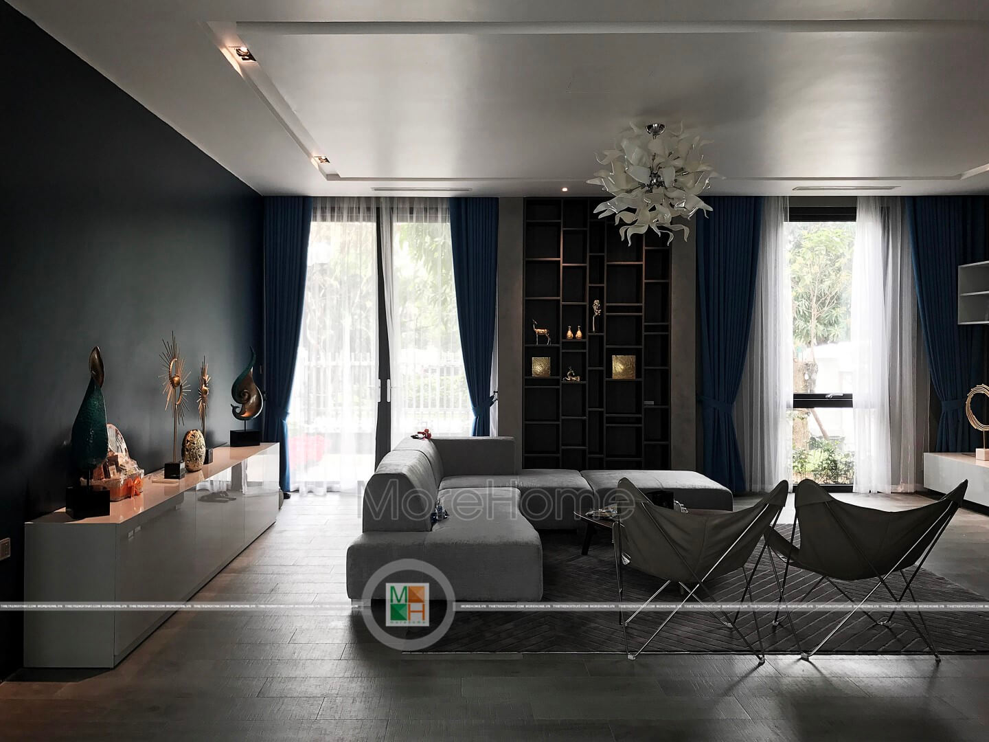 Lắp đặt sofa vào trung tâm không gian phòng khách giúp kết nối toàn bộ diện tích Thiết kế phòng khách tại Hà Nội